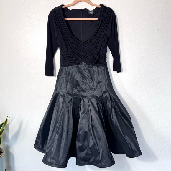 Tadashi Shoji Dresses & Skirts - Tadashi Shoji Elegant Black Ruched Bodice Fit & Flare Silk Cocktail Dress Sz 8